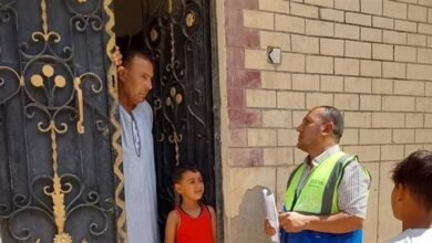حملات طرق الأبواب للتوعية بمشروعات توسعات الصرف الصحي بقرى الفيوم